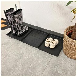 Skomatta med kant i svart plast. Skonar golvet frn smuts och vatten med en smart design med kant