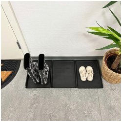 Skomatta med kant i svart plast. Skonar golvet frn smuts och vatten med en smart design med kant