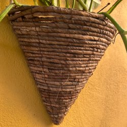 Vgkurv i flettet bananblade, med plastik indeni - Perfekt til planter!