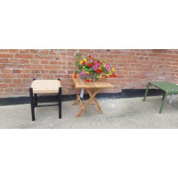 Skammel i sort eg og naturflet. MODERNE SKAMMEL PERFEKT TIL ENTREEN!!