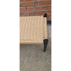 Skammel i sort eg og naturflet. MODERNE SKAMMEL PERFEKT TIL ENTREEN!!