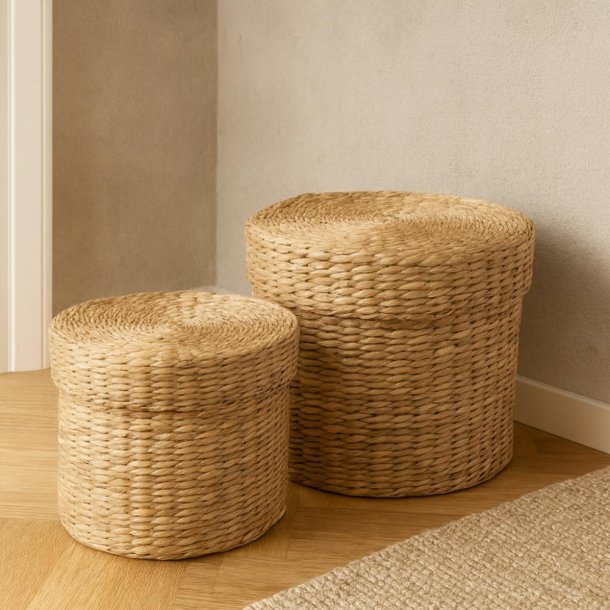 Kurv med lg st af 2 i forskellige strrelse. IDEELT KURVEST TIL OPBEVARING!!