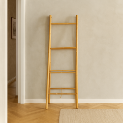 Foldestige med fire trin i bambus. MODERNE STIGE PERFEKT TIL ENTREEN!!