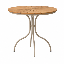 Ella caf�s�t med elegant �80 cm caf�bord og 2 stabelbare havestole i sandfarvet aluminium og gold teak - Perfekt til altanen eller mindre terrasser