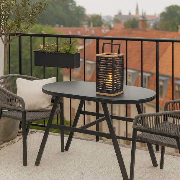 Tem�r altans�t - S�t � 1 bord og 2 stole!. Stole kan g� helt ind under bordet s� de intet fylder. 