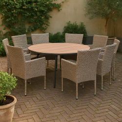 Vedligeholdelsesfrit havembelst med t moderne Dan havebord og 8 x Asta havestole!