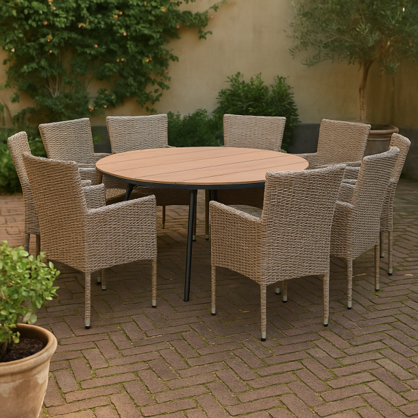 Vedligeholdelsesfrit havembelst med t moderne Dan havebord og 8 x Asta havestole!