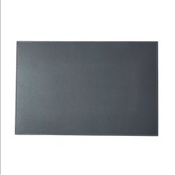 Dkkeserviet i firkantet design - Fremstillet i PU Lder - ikke foldbar - 30x45 cm - vlg farve