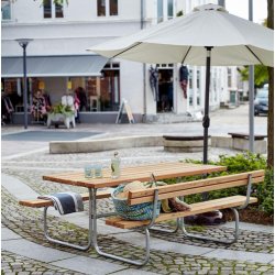 Bordbnkest 6 personer fremstillet i lrketr med et rygln