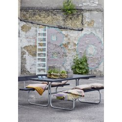 Sort bordbnkest uden rygln i genbrugsplast til 6 personer