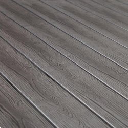 Skab hyggelige stunder i haven med Dallas luksus havem�bels�t inkl. 4 stole med indstillelig pumpe-ryg