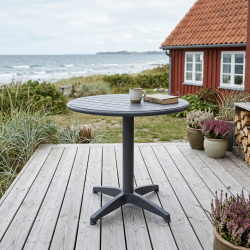 Underh�llsfritt caf�set med runt bord � 70 cm och tv� stolar - Brun