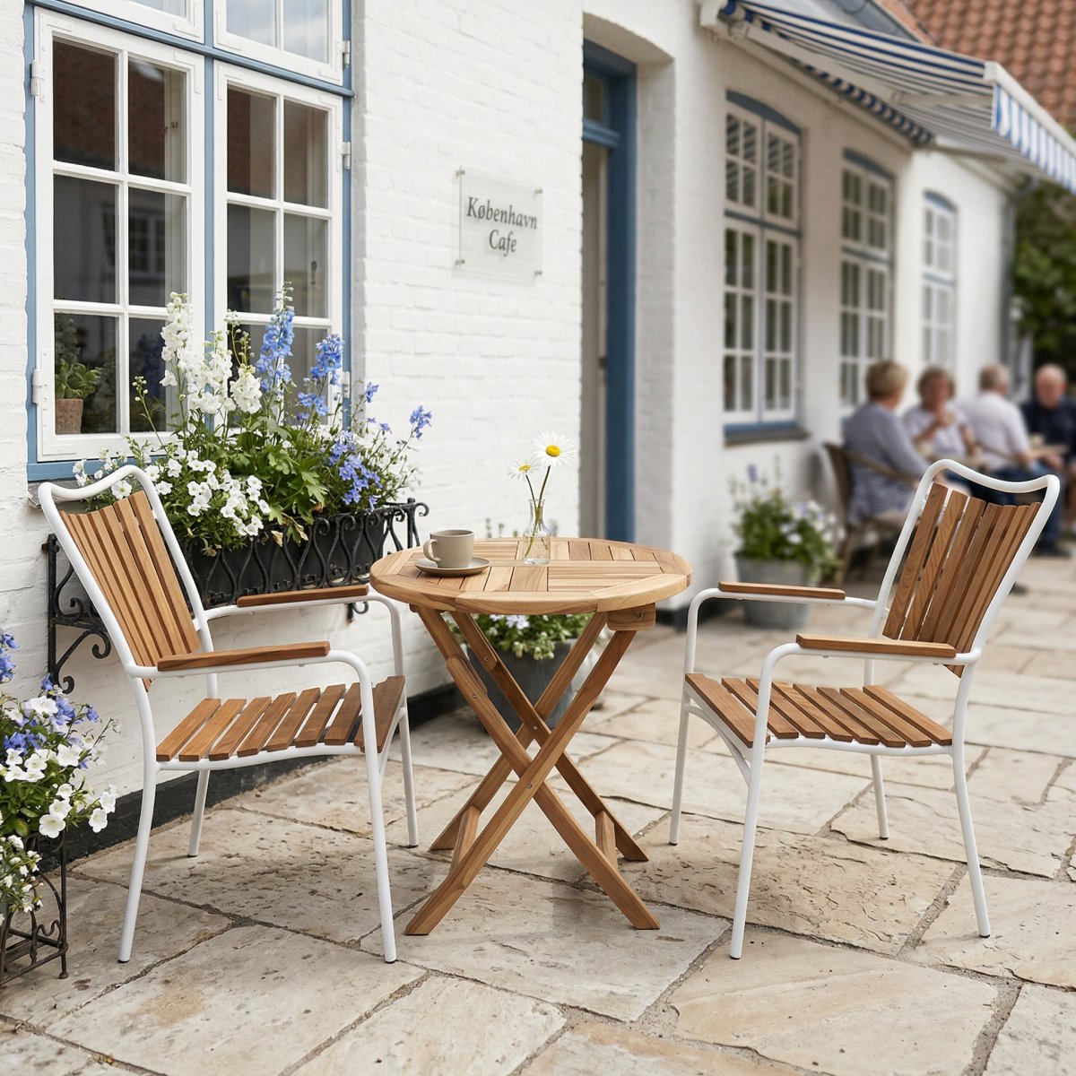 Cafesæt i silver teak og aluminium. Se sættet lige her!