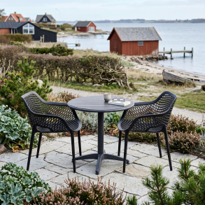 Cafes�t med to air stole og justerbar bord �: 70 cm