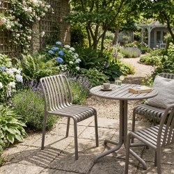 Stabelstol uden arml�n i vedligeholdelsesfri i UV-beskyttet st�bt plast. Model: Lillian - V�lg farve