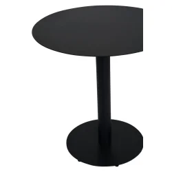 Vedligeholdelsesfrit Thea caf�s�t med 2 stabelbare stole - Bordet har justerbare f�dder - Perfekt til altan, terrasse eller have!