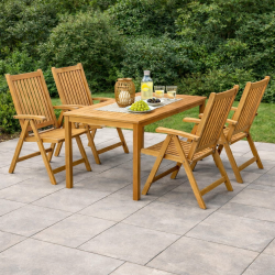 Julia Teak havem�bels�t best�ende � 1 stk. bord og 4 stk. stole. Alt fremstillet i det mest vejrbestandige Gold Teaktr�