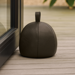 Drstopper i PU - lder - Kugle - 17 cm. Vlg farve Cognac eller mrkebrun