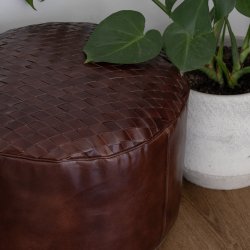 Eksklusiv rund puf i GTE bffellder med flettet top 50 x H40 cm.