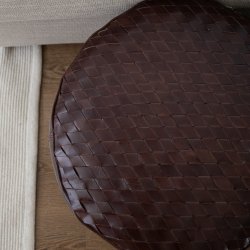 Eksklusiv rund puf i GTE bffellder med flettet top 50 x H40 cm.