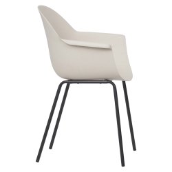 Elegant og miljvenlig skalstol i hvid bambus og plastik med solide ben i sort metal. Model Camilla 