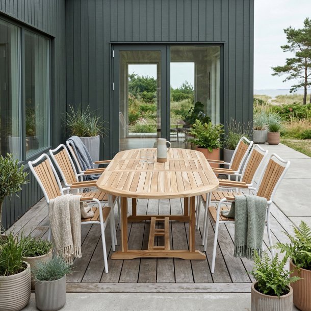 Eva/bounty families�t med udtr�ksbord og 6 stabelstole- v�lg stolens farve