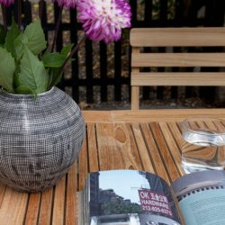 Foldbart teaktrs balkonst 1 bord + 4 stole. Model butterfly + clarish