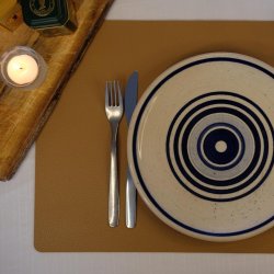 Firkantet dkkeserviet i PU lder, Soft - Foldbar - 30x45 cm - Vlg farve