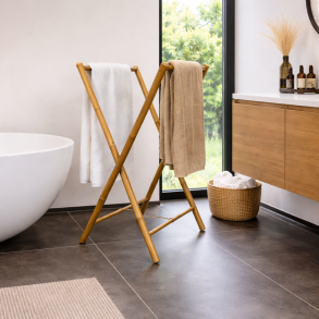 Elegant sammenklappeligt bambus h�ndkl�destativ