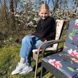 Hvidt blomster design - Universalhynde til stabelstole