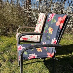 Hvidt blomster design - Universalhynde til stabelstole
