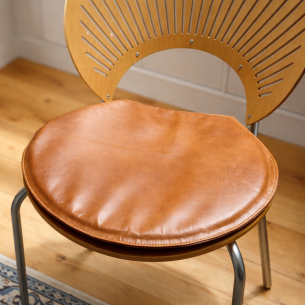 S�dehynde i b�ffell�der til en Arne Jacobsen 7'er og Nanna Ditzel Trinidad stol. V�lg cognac eller sort! Cognac