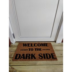 "Welcome to the dark side" - pryd indgangen med en kvalitetsdrmtte der tler alt slags vejr. 