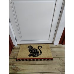 Hyggelig drmtte med katte motiv i strrelsen 40x70 cm, slidstrke materialer tler alt slags vejr.