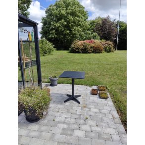 Berlin caf�bord 70 x 70 cm sort UV-beskyttet nonwood. Kan st� ude �ret rundt