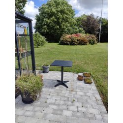 Vedligeholdelsesfrit Joel caf�s�t - 2 personers s�t - Stabelbare stole - Farve: Sort