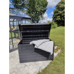 MEGA plast hyndeboks i tr look med lge funktion, der gr det nemt at tilg. 100% vandtt