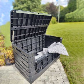 MEGA plast hyndeboks i tr look med lge funktion, der gr det nemt at tilg. 100% vandtt