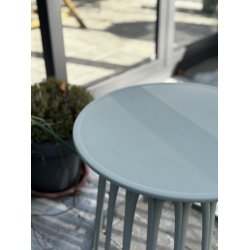 Alsidig og funktionel plastik skammel i moderne og unikt design 50xH45 cm.