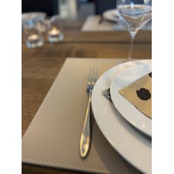 Dkkeserviet i klassisk rektangulr design - Fremstillet i PU hard lder - 30x45 cm - vlg farve