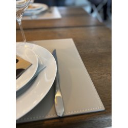 Dkkeserviet i klassisk rektangulr design - Fremstillet i PU hard lder - 30x45 cm - vlg farve