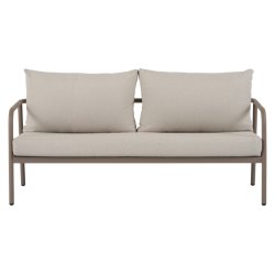 Indbydende og imponerende vedligeholdelsesfrit loungest med bord, sofa, og to stole inkl hynder