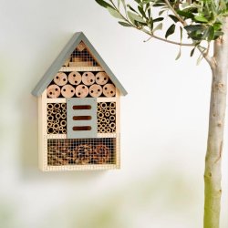 Forkl dine blomster med et bredygtigt insekthotel - vlg farve