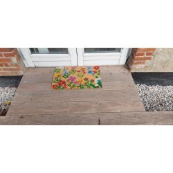 Drmtte med flora blomster. Str. 40x60cm. Fremstillet i kokos. Kan bruges bde ude og inde