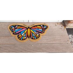 Drmtte sommerfugl 45x75cm. Fremstillet i kokos som kan ligge ude hele ret rundt. 