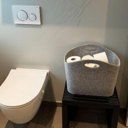 Korg med handtag - ljusgr filt