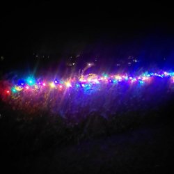 LED lavenergi lyskde der blinker i takt med musikken med batteriboks - Vlge lys farve