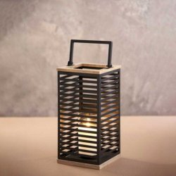 Lanterne med stribet beskyttelses net i metal og fyrretr 