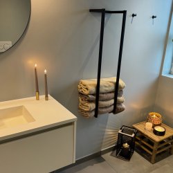 Lanterne med stribet beskyttelses net i metal og fyrretr 