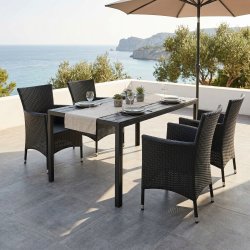 Sort vedligeholdelsesfrit havem�bels�t til 4 personer - med stabelbare stole